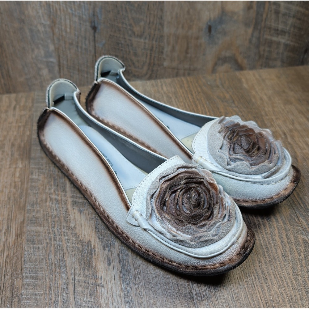 L'Artiste Spring Step DEZI Flats Women's EU 38 US 7.5 Natural Flower Slip On